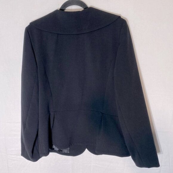 Boutique Essentials Black Button Front Peplum Hem Light Jacket 16 - Picture 2 of 12
